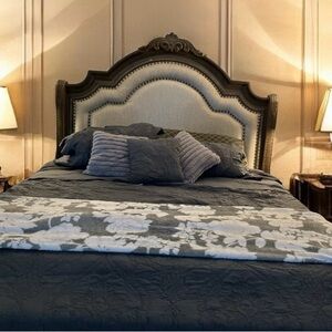 Quilt, Matching Pillow Covers❤️💕. Geese Down Throw Pillows🌟🌟 Throw Blanket🌹🌷